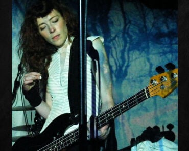 10 Best Female Played Bass Guitar Moments Of The 1990s 10 Best Female Played Bass Guitar Moments Of The 1990s