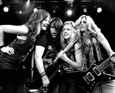 Maya Ford Of The Donnas: The ClassicRockHistory.com Interview Maya Ford Of The Donnas: The ClassicRockHistory.com Interview