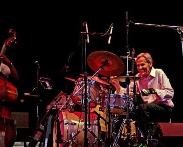 10 Favorite Videos Of Rock Drummers Singing Lead 10 Favorite Videos Of Rock Drummers Singing Lead