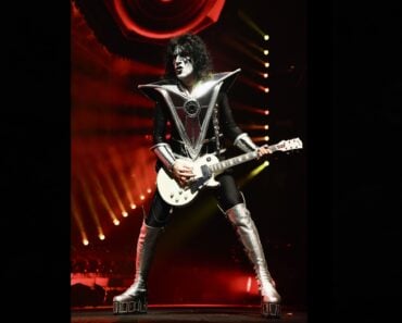 Tommy Thayer of Kiss: The ClassicRockHistory.com Interview Tommy Thayer of Kiss: The ClassicRockHistory.com Interview