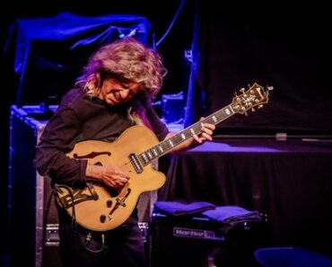 Pat Metheny’s Stunning Cover Of The Beatles And I Love Her Pat Metheny’s Stunning Cover Of The Beatles And I Love Her