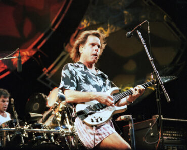 10 Rock Bands And Artists That Always Sounded Better Live 10 Rock Bands And Artists That Always Sounded Better Live