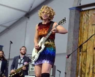 15 Female Guitarists That Will Blow Your Mind 15 Female Guitarists That Will Blow Your Mind