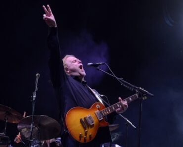 100 Essential Albums From The 1990s That Everyone Should Own 100 Essential Albums From The 1990s That Everyone Should Own