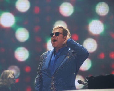 Elton John And Chappell Roan’s Duet at Oscars Party Goes Viral Elton John And Chappell Roan’s Duet at Oscars Party Goes Viral