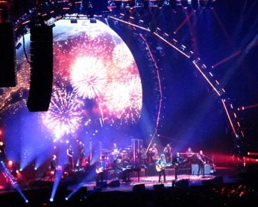 Jeff Lynne Cancels ELO’s Final Show Amid Health Concerns Jeff Lynne Cancels ELO’s Final Show Amid Health Concerns