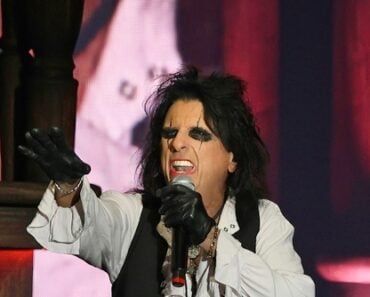 Original Alice Cooper Band Reunites Onstage as “The Revenge of Alice Cooper” Drops Original Alice Cooper Band Reunites Onstage as “The Revenge of Alice Cooper” Drops