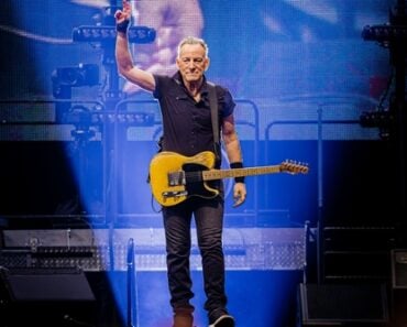 When McCartney & Springsteen Sang ‘I Saw Her Standing There’ When McCartney & Springsteen Sang ‘I Saw Her Standing There’
