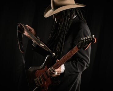 An Interview With Guitarist Larry Mitchell