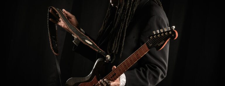 An Interview With Guitarist Larry Mitchell